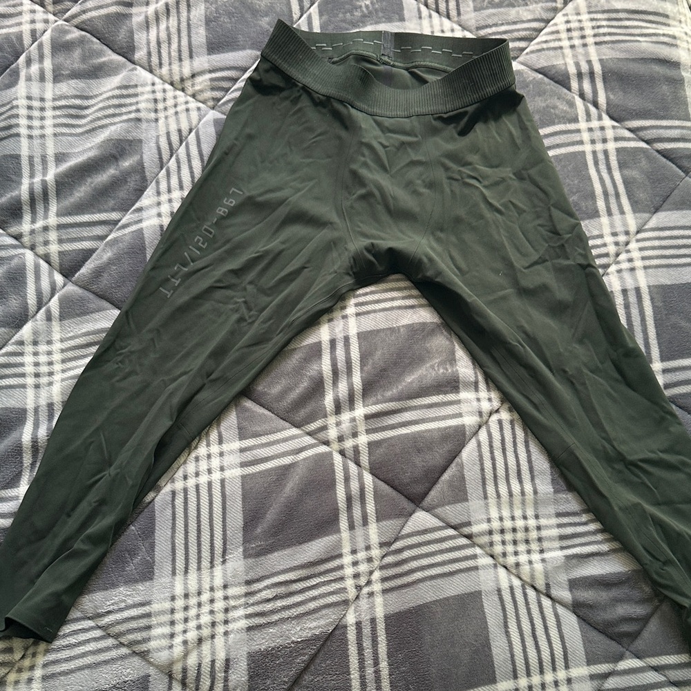 Lululemon Dark Green Men’s 3/4 Length Leggings